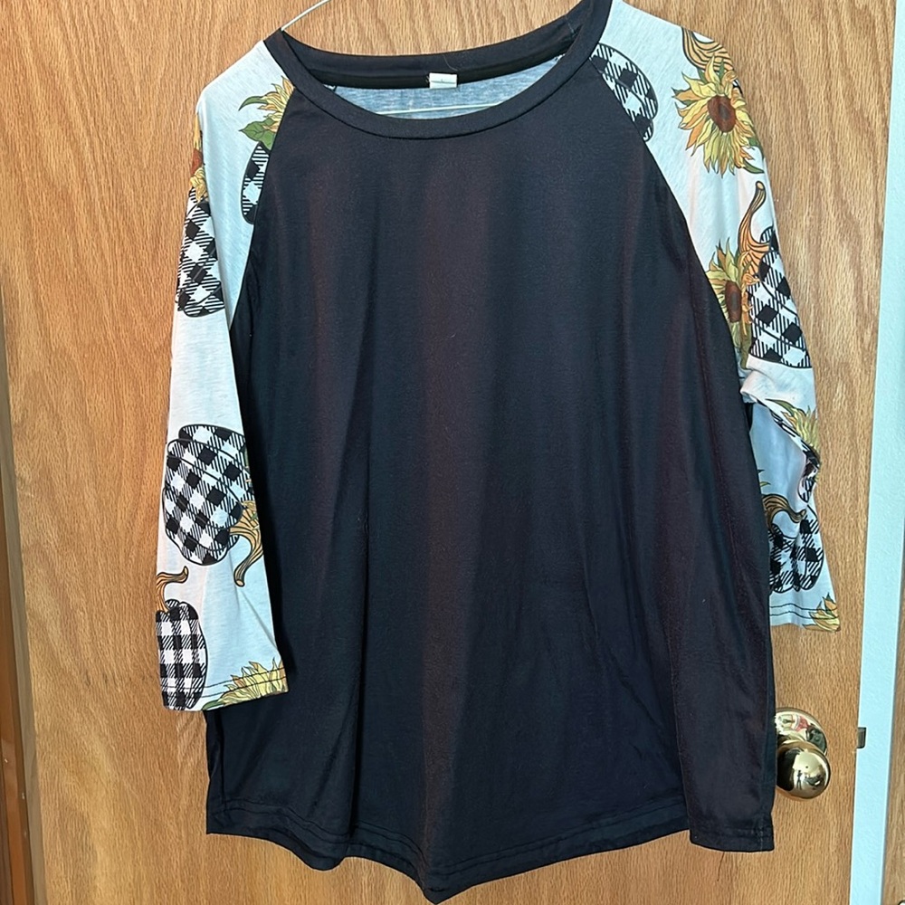**3/$15** Fall Women’s raglan sleeve t sunflower and pumpkin print sleeves-large